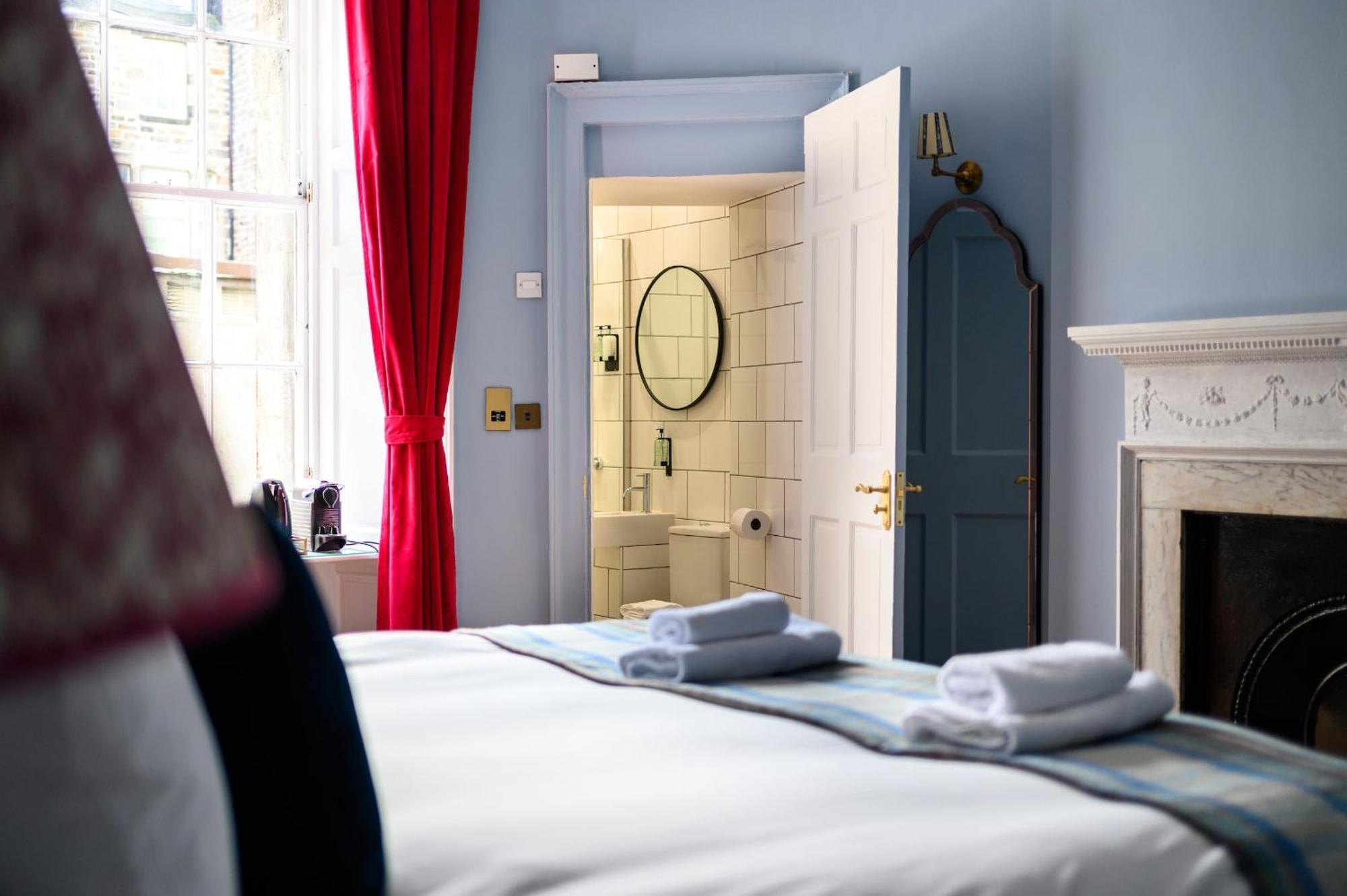 Queen Charlotte Guesthouse Единбург Екстериор снимка